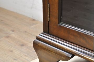 イギリスアンティーク　Lloyd's Antiques(ロイズ・アンティークス)取り扱い　名門　WARING&GILLOW(ワーリングアンドギロー)社製　マホガニー材　クラシカルな雰囲気溢れるサイドボード(キャビネット、飾り棚、収納棚、戸棚、英国)(R-074025)