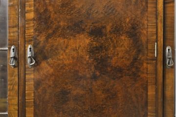 イギリスアンティーク　Lloyd's Antiques(ロイズ・アンティークス)取り扱い　名門　WARING&GILLOW(ワーリングアンドギロー)社製　マホガニー材　クラシカルな雰囲気溢れるサイドボード(キャビネット、飾り棚、収納棚、戸棚、英国)(R-074025)