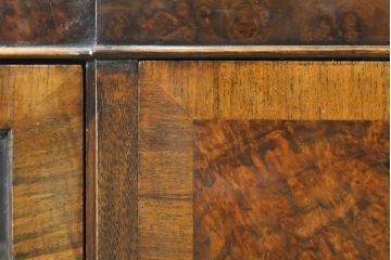 イギリスアンティーク　Lloyd's Antiques(ロイズ・アンティークス)取り扱い　名門　WARING&GILLOW(ワーリングアンドギロー)社製　マホガニー材　クラシカルな雰囲気溢れるサイドボード(キャビネット、飾り棚、収納棚、戸棚、英国)(R-074025)