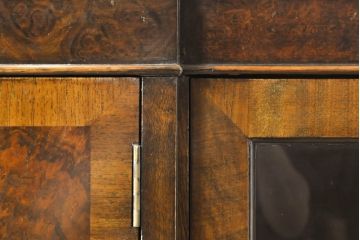 イギリスアンティーク　Lloyd's Antiques(ロイズ・アンティークス)取り扱い　名門　WARING&GILLOW(ワーリングアンドギロー)社製　マホガニー材　クラシカルな雰囲気溢れるサイドボード(キャビネット、飾り棚、収納棚、戸棚、英国)(R-074025)