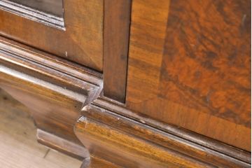 イギリスアンティーク　Lloyd's Antiques(ロイズ・アンティークス)取り扱い　名門　WARING&GILLOW(ワーリングアンドギロー)社製　マホガニー材　クラシカルな雰囲気溢れるサイドボード(キャビネット、飾り棚、収納棚、戸棚、英国)(R-074025)