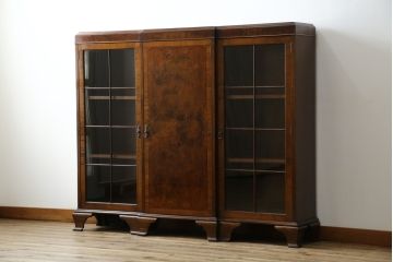 イギリスアンティーク　Lloyd's Antiques(ロイズ・アンティークス)取り扱い　名門　WARING&GILLOW(ワーリングアンドギロー)社製　マホガニー材　クラシカルな雰囲気溢れるサイドボード(キャビネット、飾り棚、収納棚、戸棚、英国)(R-074025)