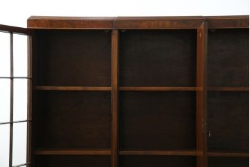 イギリスアンティーク　Lloyd's Antiques(ロイズ・アンティークス)取り扱い　名門　WARING&GILLOW(ワーリングアンドギロー)社製　マホガニー材　クラシカルな雰囲気溢れるサイドボード(キャビネット、飾り棚、収納棚、戸棚、英国)(R-074025)