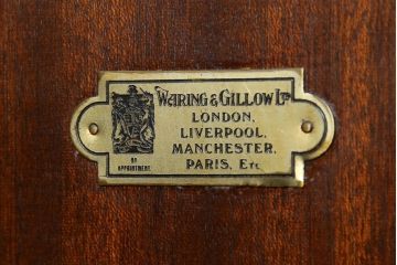 イギリスアンティーク　Lloyd's Antiques(ロイズ・アンティークス)取り扱い　名門　WARING&GILLOW(ワーリングアンドギロー)社製　マホガニー材　クラシカルな雰囲気溢れるサイドボード(キャビネット、飾り棚、収納棚、戸棚、英国)(R-074025)