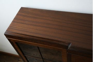 イギリスアンティーク　Lloyd's Antiques(ロイズ・アンティークス)取り扱い　名門　WARING&GILLOW(ワーリングアンドギロー)社製　マホガニー材　クラシカルな雰囲気溢れるサイドボード(キャビネット、飾り棚、収納棚、戸棚、英国)(R-074025)