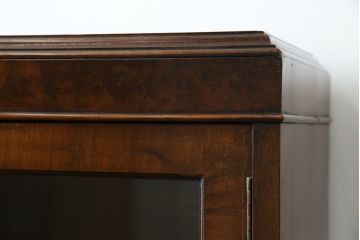 イギリスアンティーク　Lloyd's Antiques(ロイズ・アンティークス)取り扱い　名門　WARING&GILLOW(ワーリングアンドギロー)社製　マホガニー材　クラシカルな雰囲気溢れるサイドボード(キャビネット、飾り棚、収納棚、戸棚、英国)(R-074025)