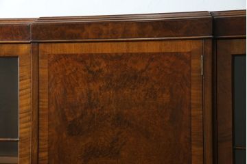 イギリスアンティーク　Lloyd's Antiques(ロイズ・アンティークス)取り扱い　名門　WARING&GILLOW(ワーリングアンドギロー)社製　マホガニー材　クラシカルな雰囲気溢れるサイドボード(キャビネット、飾り棚、収納棚、戸棚、英国)(R-074025)