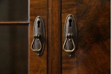イギリスアンティーク　Lloyd's Antiques(ロイズ・アンティークス)取り扱い　名門　WARING&GILLOW(ワーリングアンドギロー)社製　マホガニー材　クラシカルな雰囲気溢れるサイドボード(キャビネット、飾り棚、収納棚、戸棚、英国)(R-074025)