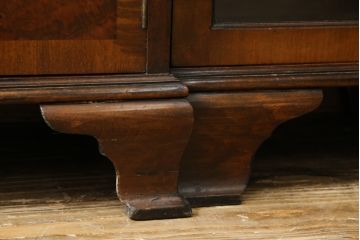 イギリスアンティーク　Lloyd's Antiques(ロイズ・アンティークス)取り扱い　名門　WARING&GILLOW(ワーリングアンドギロー)社製　マホガニー材　クラシカルな雰囲気溢れるサイドボード(キャビネット、飾り棚、収納棚、戸棚、英国)(R-074025)