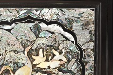 アジアンビンテージ　韓国製　螺鈿(ラデン)　華やかな意匠が存在感溢れる飾り棚(収納棚、戸棚、キャビネット、ヴィンテージ)(R-074026)