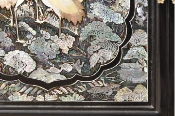 アジアンビンテージ　韓国製　螺鈿(ラデン)　華やかな意匠が存在感溢れる飾り棚(収納棚、戸棚、キャビネット、ヴィンテージ)(R-074026)