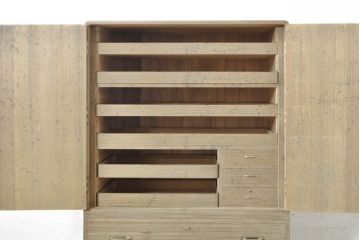 和製ビンテージ　国産　職人手造り品　鹿モチーフの細やかな装飾金具が上品な総桐箪笥(並厚、桐たんす、和タンス、着物箪笥、衣装箪笥、収納たんす、引き出し、ヴィンテージ)(R-074027)