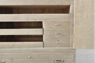 和製ビンテージ　国産　職人手造り品　鹿モチーフの細やかな装飾金具が上品な総桐箪笥(並厚、桐たんす、和タンス、着物箪笥、衣装箪笥、収納たんす、引き出し、ヴィンテージ)(R-074027)