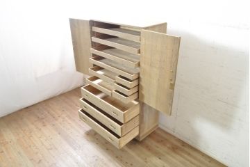 和製ビンテージ　国産　職人手造り品　鹿モチーフの細やかな装飾金具が上品な総桐箪笥(並厚、桐たんす、和タンス、着物箪笥、衣装箪笥、収納たんす、引き出し、ヴィンテージ)(R-074027)