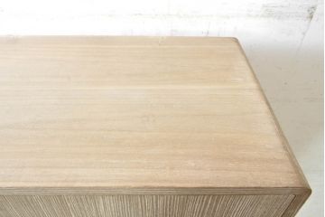 和製ビンテージ　国産　職人手造り品　鹿モチーフの細やかな装飾金具が上品な総桐箪笥(並厚、桐たんす、和タンス、着物箪笥、衣装箪笥、収納たんす、引き出し、ヴィンテージ)(R-074027)