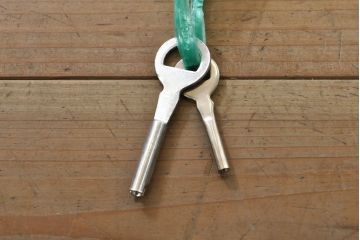 和製ビンテージ　国産　職人手造り品　鹿モチーフの細やかな装飾金具が上品な総桐箪笥(並厚、桐たんす、和タンス、着物箪笥、衣装箪笥、収納たんす、引き出し、ヴィンテージ)(R-074027)