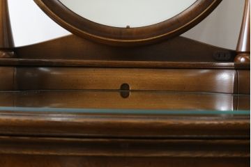 中古　松永工房　アンジュ　クラシカルな雰囲気漂うドレッサーとチェアのセット(化粧台、鏡台、ミラー、イス、椅子)(R-074028)