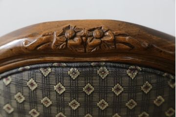 中古　松永工房　アンジュ　クラシカルな雰囲気漂うドレッサーとチェアのセット(化粧台、鏡台、ミラー、イス、椅子)(R-074028)