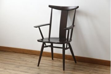 中古　美品　柏木工(カシワ木工、KASHIWA)　希少な廃盤品　ナラ材　身体に馴染むデザインと落ち着いた色味が魅力的なアームチェア(ダイニングチェア、板座チェア、椅子、イス、いす)(R-074030)