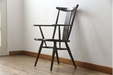 中古　美品　柏木工(カシワ木工、KASHIWA)　希少な廃盤品　ナラ材　身体に馴染むデザインと落ち着いた色味が魅力的なアームチェア(ダイニングチェア、板座チェア、椅子、イス、いす)(R-074030)