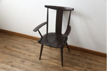 中古　美品　柏木工(カシワ木工、KASHIWA)　希少な廃盤品　ナラ材　身体に馴染むデザインと落ち着いた色味が魅力的なアームチェア(ダイニングチェア、板座チェア、椅子、イス、いす)(R-074030)
