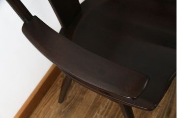 中古　美品　柏木工(カシワ木工、KASHIWA)　希少な廃盤品　ナラ材　身体に馴染むデザインと落ち着いた色味が魅力的なアームチェア(ダイニングチェア、板座チェア、椅子、イス、いす)(R-074030)