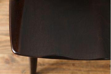中古　美品　柏木工(カシワ木工、KASHIWA)　希少な廃盤品　ナラ材　身体に馴染むデザインと落ち着いた色味が魅力的なアームチェア(ダイニングチェア、板座チェア、椅子、イス、いす)(R-074030)