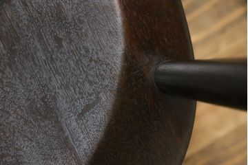 中古　美品　柏木工(カシワ木工、KASHIWA)　希少な廃盤品　ナラ材　身体に馴染むデザインと落ち着いた色味が魅力的なアームチェア(ダイニングチェア、板座チェア、椅子、イス、いす)(R-074030)