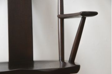 中古　美品　柏木工(カシワ木工、KASHIWA)　希少な廃盤品　ナラ材　身体に馴染むデザインと落ち着いた色味が魅力的なアームチェア(ダイニングチェア、板座チェア、椅子、イス、いす)(R-074030)