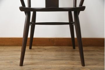 中古　美品　柏木工(カシワ木工、KASHIWA)　希少な廃盤品　ナラ材　身体に馴染むデザインと落ち着いた色味が魅力的なアームチェア(ダイニングチェア、板座チェア、椅子、イス、いす)(R-074030)