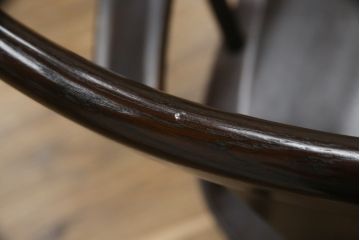 中古　美品　柏木工(カシワ木工、KASHIWA)　希少な廃盤品　ナラ材　身体に馴染むデザインと落ち着いた色味が魅力的なアームチェア(ダイニングチェア、板座チェア、椅子、イス、いす)(R-074030)