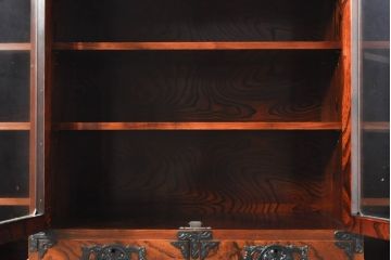 中古　岩谷堂箪笥　菊幸　美しい杢目が上質な雰囲気を醸し出す和風サイドボード(サイドキャビネット、食器棚、カップボード、飾り棚、収納棚、戸棚)(R-074031)