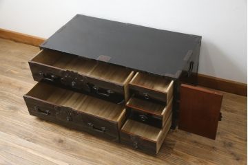 和製アンティーク　美品　上手物　人気の角手引き手の庄内箪笥ローボード(テレビ台、テレビボード、時代箪笥、整理タンス、収納たんす、ローチェスト、引き出し)(R-074035)