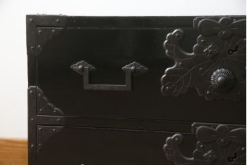 和製アンティーク　美品　上手物　人気の角手引き手の庄内箪笥ローボード(テレビ台、テレビボード、時代箪笥、整理タンス、収納たんす、ローチェスト、引き出し)(R-074035)