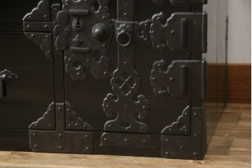 和製アンティーク　美品　上手物　人気の角手引き手の庄内箪笥ローボード(テレビ台、テレビボード、時代箪笥、整理タンス、収納たんす、ローチェスト、引き出し)(R-074035)