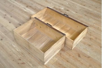 和製アンティーク　明治期　前面欅(ケヤキ)材　内部桐材　時代の流れを感じる趣ある佇まいが魅力的な佐渡箪笥ローチェスト(八幡箪笥、衣装箪笥、収納箪笥、時代箪笥、引き出し、ローボード、テレビ台、テレビボード)(R-074037)