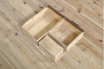 和製アンティーク　明治期　前面欅(ケヤキ)材　内部桐材　時代の流れを感じる趣ある佇まいが魅力的な佐渡箪笥ローチェスト(八幡箪笥、衣装箪笥、収納箪笥、時代箪笥、引き出し、ローボード、テレビ台、テレビボード)(R-074037)