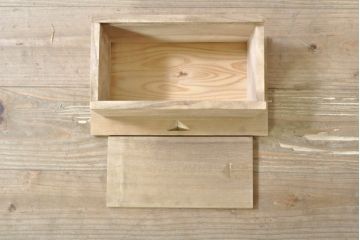 和製アンティーク　明治期　前面欅(ケヤキ)材　内部桐材　時代の流れを感じる趣ある佇まいが魅力的な重ね佐渡箪笥(八幡箪笥、衣装箪笥、収納箪笥、時代箪笥、引き出し、チェスト)(R-074039)
