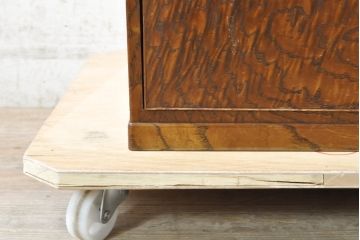 和製ビンテージ　高級品!!　指物工芸家具　前面タモ材　天板側面キハダ材　趣のある佇まいが魅力的な引き出し五杯の小引き出し(チェスト、和タンス、収納箪笥、整理箪笥、小物収納、卓上収納、ヴィンテージ)(R-074041)