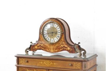 中古　銀座和光取り扱い　ドイツ　Hermle(ヘルムレ)社製時計(ゼンマイ式、8日巻き、ウエストミンスターチャイム)　イタリア　ARTEM(アルテム)社製　クラシック象嵌入りの置き時計(置時計)(定価約47万円)(R-074044)
