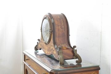 中古　銀座和光取り扱い　ドイツ　Hermle(ヘルムレ)社製時計(ゼンマイ式、8日巻き、ウエストミンスターチャイム)　イタリア　ARTEM(アルテム)社製　クラシック象嵌入りの置き時計(置時計)(定価約47万円)(R-074044)