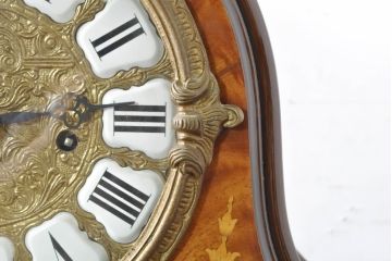 中古　銀座和光取り扱い　ドイツ　Hermle(ヘルムレ)社製時計(ゼンマイ式、8日巻き、ウエストミンスターチャイム)　イタリア　ARTEM(アルテム)社製　クラシック象嵌入りの置き時計(置時計)(定価約47万円)(R-074044)