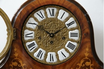 中古　銀座和光取り扱い　ドイツ　Hermle(ヘルムレ)社製時計(ゼンマイ式、8日巻き、ウエストミンスターチャイム)　イタリア　ARTEM(アルテム)社製　クラシック象嵌入りの置き時計(置時計)　定価約47万円相当　(R-074044)