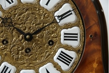 中古　銀座和光取り扱い　ドイツ　Hermle(ヘルムレ)社製時計(ゼンマイ式、8日巻き、ウエストミンスターチャイム)　イタリア　ARTEM(アルテム)社製　クラシック象嵌入りの置き時計(置時計)　定価約47万円相当　(R-074044)
