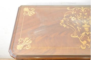 中古　銀座和光取り扱い　ドイツ　Hermle(ヘルムレ)社製の時計付き(ゼンマイ式、8日巻き、ウエストミンスターチャイム)　イタリア　ARTEM(アルテム)社製　クラシック象嵌入りのホールクロックキャビネット(ガラスケース、ショーケース、収納棚、戸棚、飾り棚、置き時計、置時計)(定価約80万円)(R-074045)