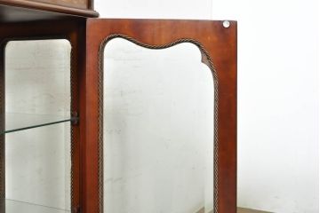中古　銀座和光取り扱い　ドイツ　Hermle(ヘルムレ)社製の時計付き(ゼンマイ式、8日巻き、ウエストミンスターチャイム)　イタリア　ARTEM(アルテム)社製　クラシック象嵌入りのホールクロックキャビネット(ガラスケース、ショーケース、収納棚、戸棚、飾り棚、置き時計、置時計)(定価約80万円)(R-074045)