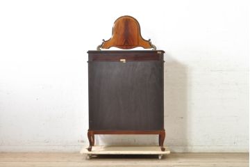 中古　銀座和光取り扱い　ドイツ　Hermle(ヘルムレ)社製の時計付き(ゼンマイ式、8日巻き、ウエストミンスターチャイム)　イタリア　ARTEM(アルテム)社製　クラシック象嵌入りのホールクロックキャビネット(ガラスケース、ショーケース、収納棚、戸棚、飾り棚、置き時計、置時計)(定価約80万円)(R-074045)