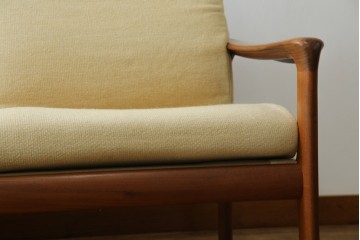 デンマークビンテージ　レア!!　komfort　チーク材　ナチュラルテイストのお部屋におすすめの3人掛けソファ　(R-074046)