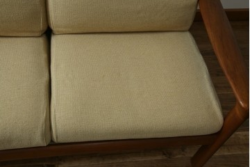 デンマークビンテージ　レア!!　komfort　チーク材　ナチュラルテイストのお部屋におすすめの3人掛けソファ　(R-074046)