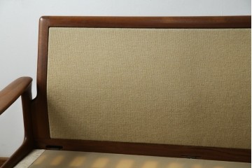 デンマークビンテージ　レア!!　komfort　チーク材　ナチュラルテイストのお部屋におすすめの3人掛けソファ　(R-074046)